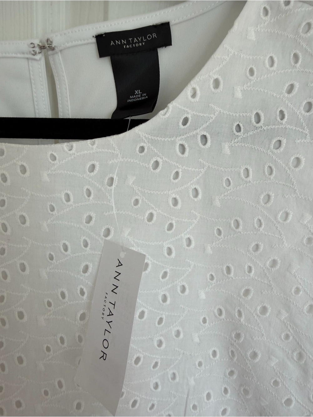 Ann Taylor White Eyelet Peplum Tank Top - Picture 3 of 3